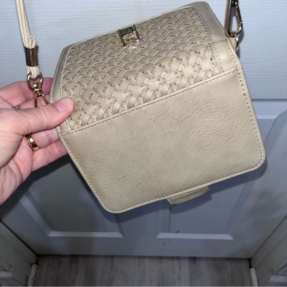 Elegant Tan Crossbody Bag - Picture 5 of 6